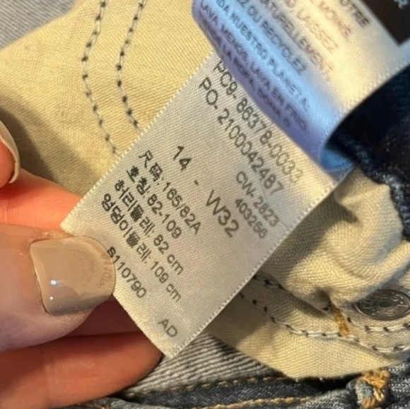 Levi's Bermuda Denim Shorts with Rolled Hem Plus Size 14 / 32" - Picture 6 of 8